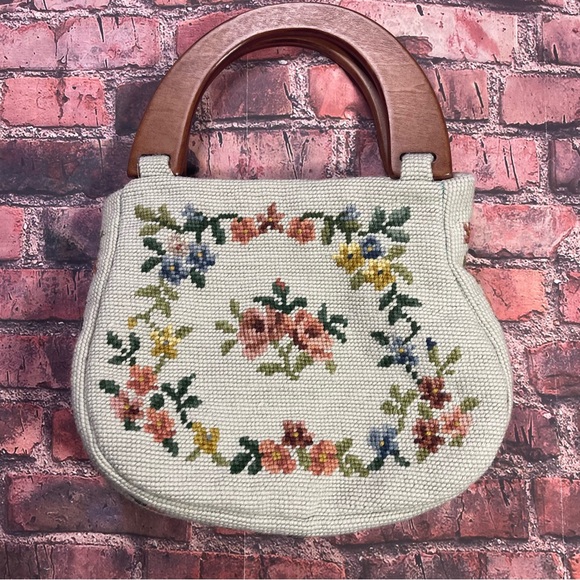 Vintage Handcrafted Floral Tapestry Handbag Needlepoint Cutch Bag Wooden Handle - Picture 4 of 14
